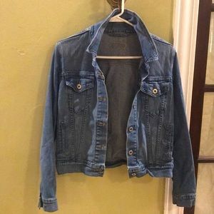 Levi’s blue Jean jacket subtle stretch lived in blue